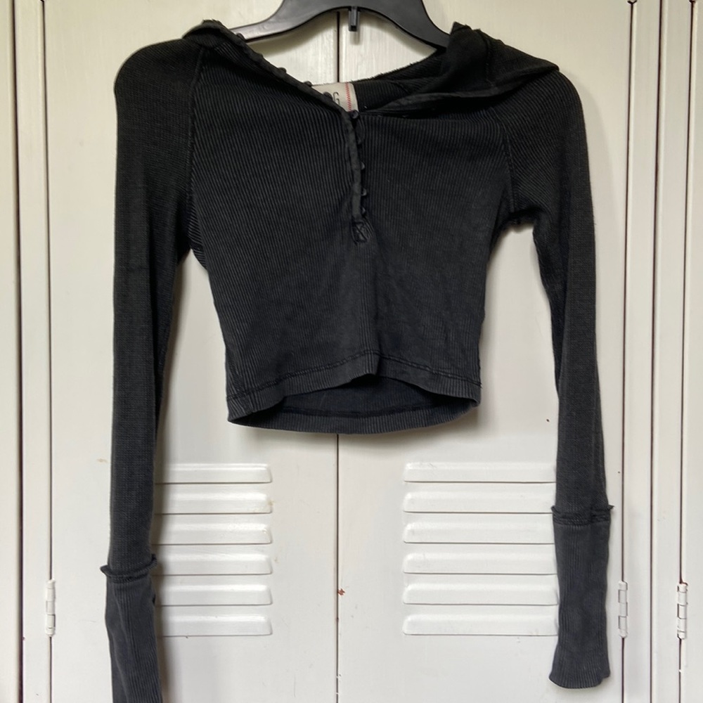Urban Outfitters | NWOT | Hooded crop tee